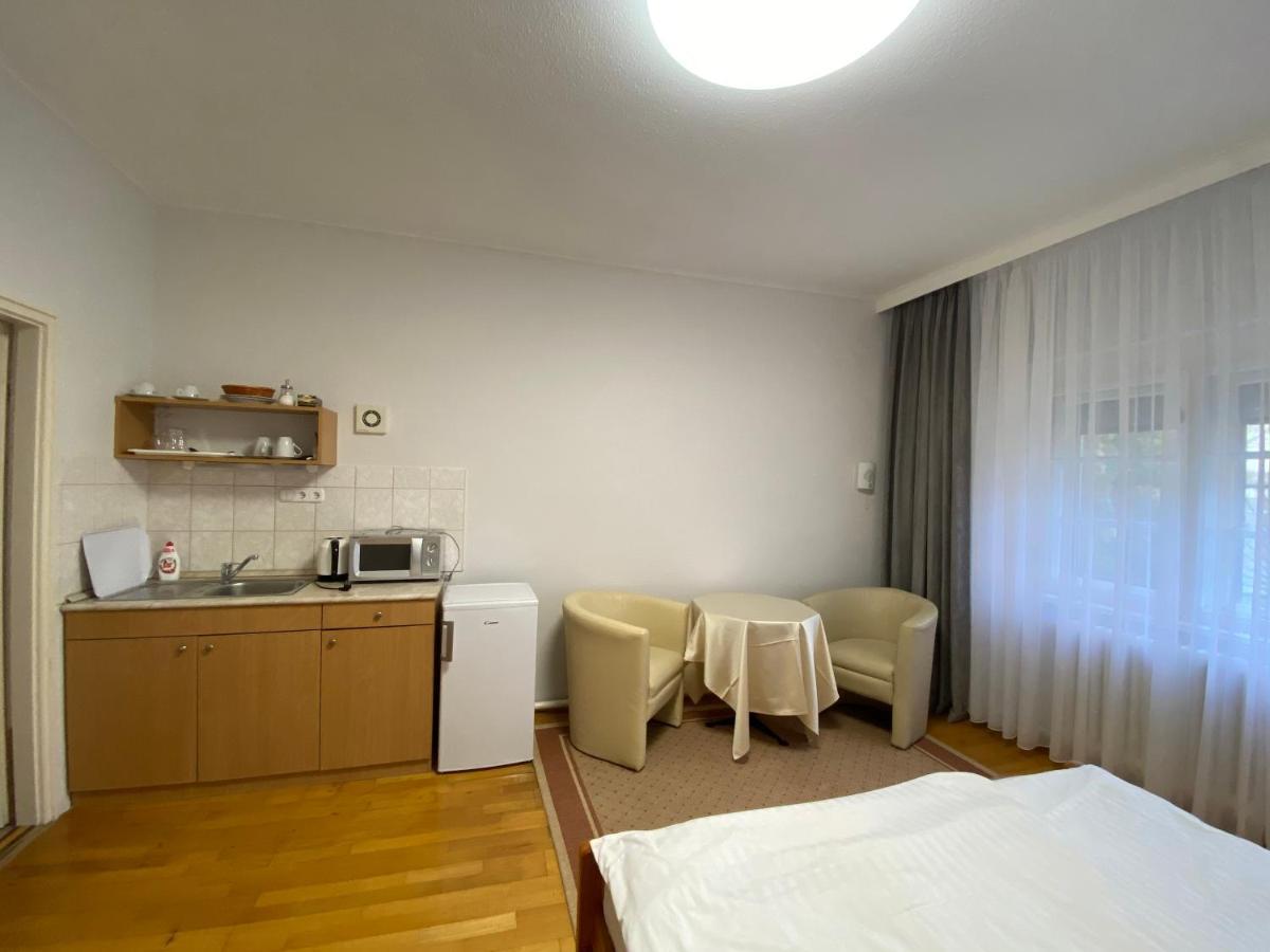Part Cafe Residence Dunakeszi Esterno foto