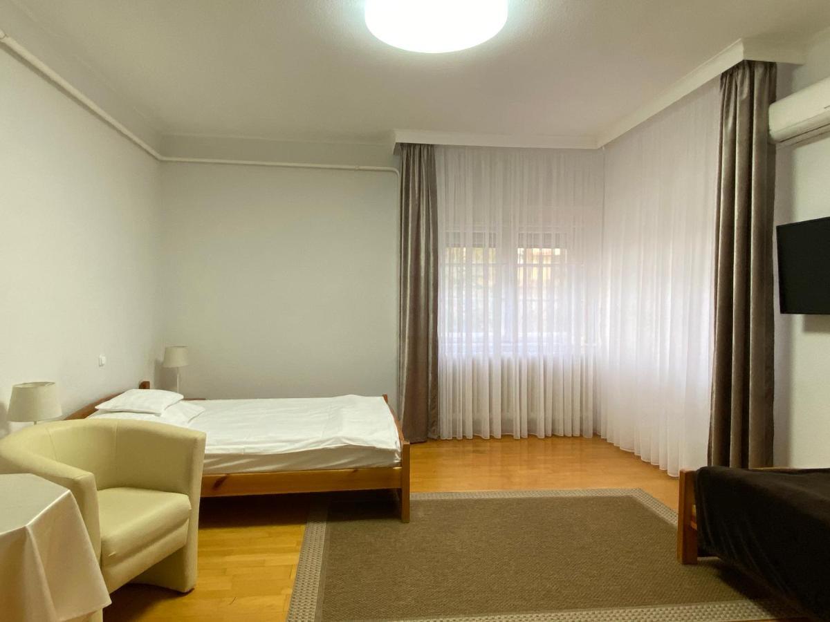 Part Cafe Residence Dunakeszi Esterno foto